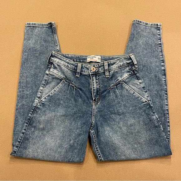 Abercrombie Kids Girl’s High Rise Mini Mom Jeans Size 15/16 - Picture 1 of 10